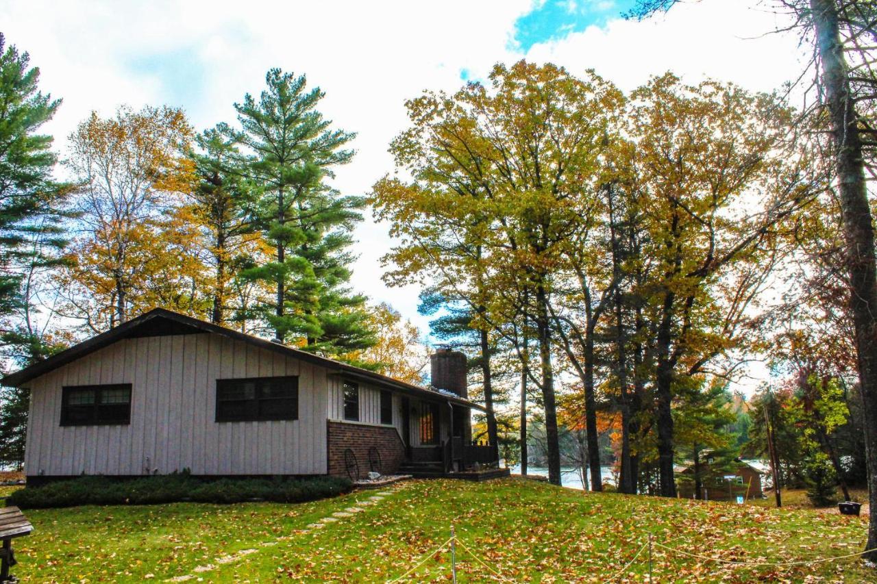 Crazy Loon Lodge Saint Germain Exterior foto
